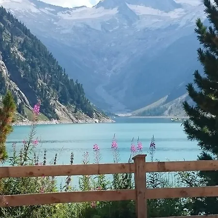 Отель Eckartauerhof Майрхофен