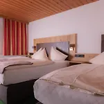 Eckartauerhof 3*